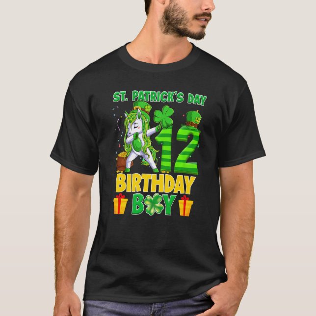 Unicorn Dabbin i lycklig St patricks day T Shirt (Framsida)