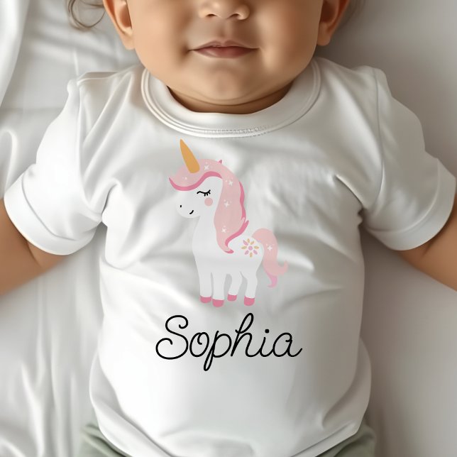 Unicorn, Fairy, Magic - Anpassat namn T Shirt (Skapare uppladdad)