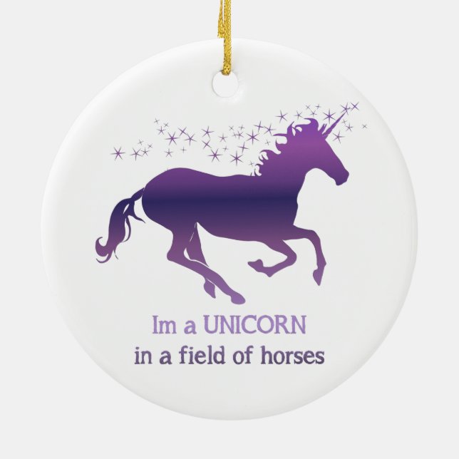 Unicorn i en Fält of Horses Roligt Quote Julgransprydnad Keramik (Baksidan)
