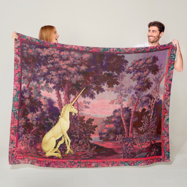UNICORN I WOODLAND LANDSCAPE,TRÄD,ROSA BLUE FLEECEFILT (På plats)