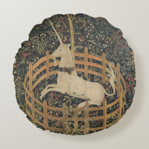 Unicorn in Captivity, Medieval Tapestry Rund Kudde