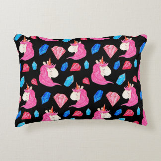 Unicorn, kristaller: magisk vattenfärg mönster. prydnadskudde