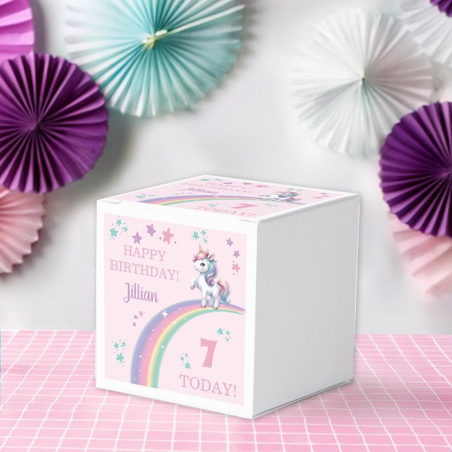 Unicorn Magic Födelsedagsfest Presentaskar (Colorful magical unicorn with rainbow birthday party favor box *background of mockup  ai generated)