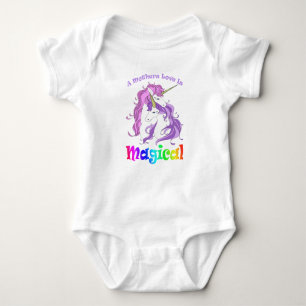Unicorn Mamma A Mammor Kärlek är magiskt T Shirt