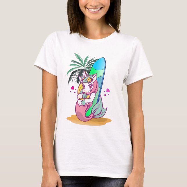 Unicorn med surfboard på stranden t shirt (Framsida)