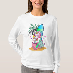 Unicorn med surfboard på stranden t shirt