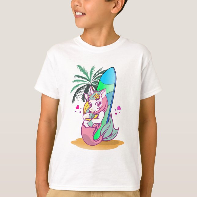 Unicorn med surfboard på stranden t shirt (Framsida)