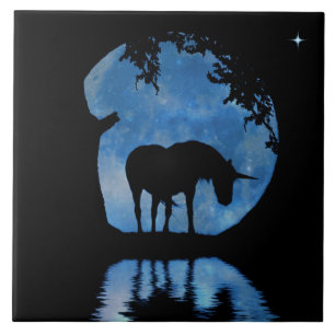 Unicorn och Fullt Blue Måne Fantasy Kakelplatta