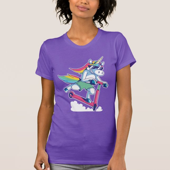 Unicorn på en Scooter T Shirt (Framsida)