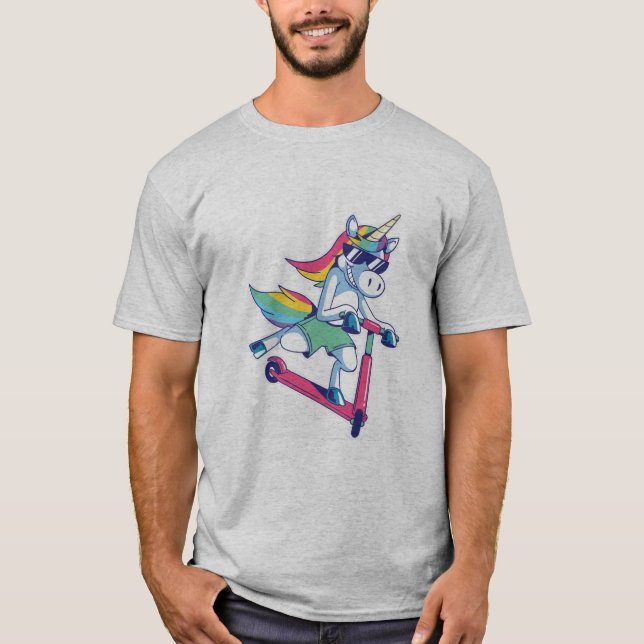 Unicorn på en Scooter T Shirt (Framsida)