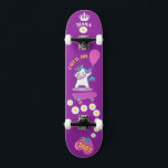 Unicorn på skateboard med personlig bildtexter<br><div class="desc">Unicorn på skateboard med personlig captions Unicorn Personlig Skateboard CLICK on PERSONALIZE MMPLATE OPTION AND Enter the NAMN. du kan även anpassningsbar andra bildtexter. Skateboard för coola designad med levande färg och för bakgrunden och en funky som förenar en skateboard. Skateboard ger en underbar gåva till en enhörning av älskare....</div>