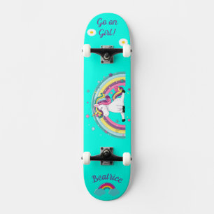 Unicorn på skateboard med personlig bildtexter