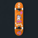 Unicorn på skateboard med personlig bildtexter<br><div class="desc">Unicorn på skateboard med personlig captions Unicorn Personlig Skateboard CLICK on PERSONALIZE MMPLATE OPTION AND Enter the NAMN. du kan även anpassningsbar andra bildtexter. Skateboard för coola designad med levande färg och för bakgrunden och en funky som förenar en skateboard. Skateboard ger en underbar gåva till en enhörning av älskare....</div>