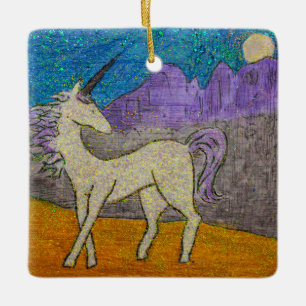 Unicorn tittar tillbaka i bergsdugelinet julgransprydnad keramik