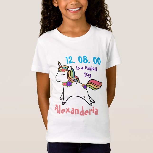 Unicorn w/regnbåge lila rosa blommor Födelsedag T Shirt (Framsida)