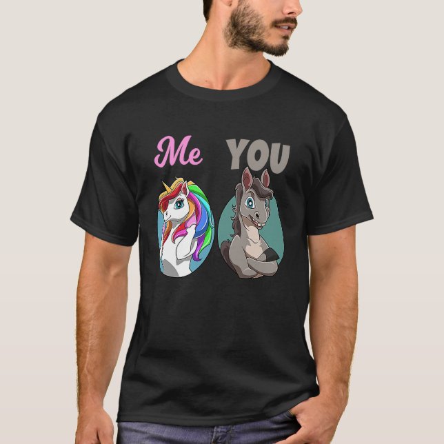 Unicorn You vs Me Jämför regnbåge T Shirt (Framsida)