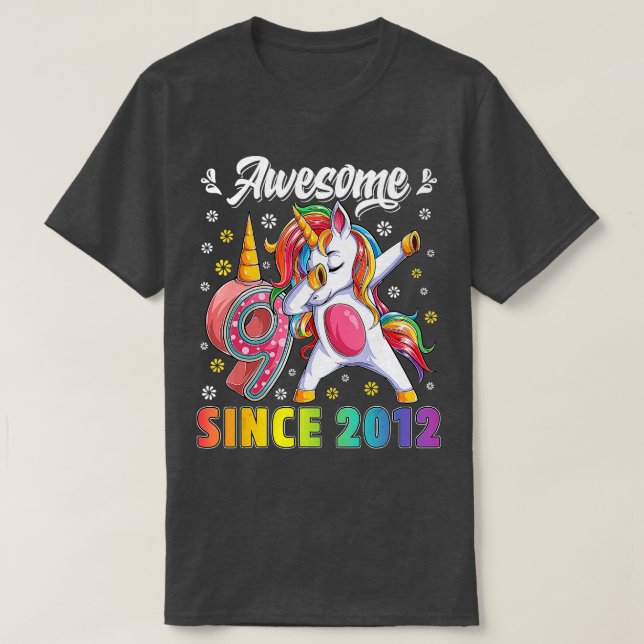 Unicornfödelsedag för fantastisk 9-årig flicka 9 t shirt (Design framsida)