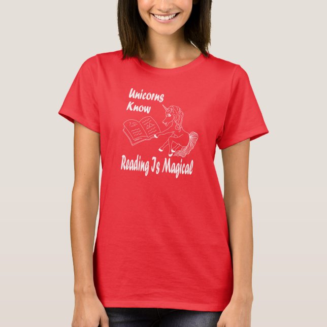 Unicorns Know Reading är Magic - Basic Tee - WL (Framsida)