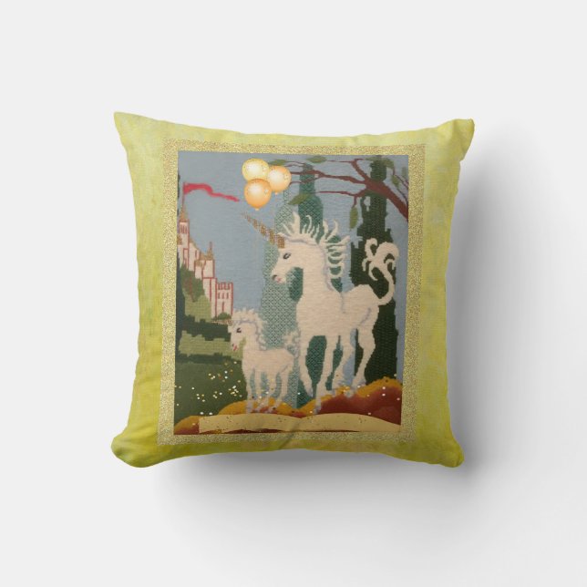 UNICORNS MAGIC OCH NEEDLEPOINT KUDDE (Framsida)