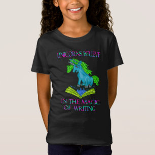 Unicorns tror på magin i skrivande t shirt