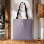 Unik Lila för Snyggt av Namn och monogramtypografi Tygkasse<br><div class="desc">En vacker tote-väska med en elegant snyggt med ditt namn och monogram med klassiska seriffer och en mer ornerad manustypografi i en balanserad och symmetrisk harmoni. De tre inslag blandas ihop med en sofistikerad harmoni och skapar din egen logotyp för personlig märkning. Här visas en populär dammig lila bakgrund med...</div>