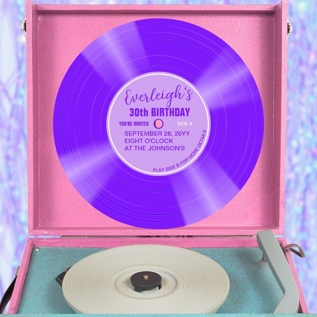 Unik Lila Vinylrekfödelsedag Inbjudningar (Purple color vinyl record pop birthday invitation with purple label)