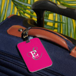 Unik Shock rosa för monogramtypografi för Snyggt Bagagebricka<br><div class="desc">Det handlar om dig med den här lysande bagagemärkningen som är en snyggt av eleganten med ditt namn och monogram. Klassiska seriffer och en mer ornerad skripttypografi kombineras i ett balanserat och symmetriskt läge. De tre inslag blandas ihop med en sofistikerad harmoni och skapar din egen logotyp för personlig märkning....</div>
