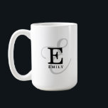 Unik Snyggt Namn och monogramtypografi Kaffemugg<br><div class="desc">Det handlar om dig med det vackra kaffet mugg. Den har en snyggt för elegant av ditt namn och monogram med klassiska seriffer och en mer ornerad skripttypografi i en balanserad symmetri. De tre inslag blandas ihop med en sofistikerad harmoni och skapar din egen logotyp för personlig märkning. Här visas...</div>