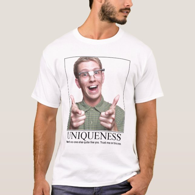 UNIKHET T-SHIRT (Framsida)