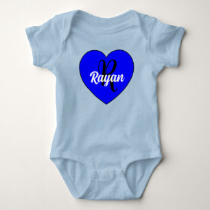 Unikt hjärta för babypojke med namn - nyfödd monog t shirt