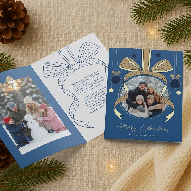 Unikt menyfliksområde 2 foton för julprydnad kort (elegant whimsical bows and Christmas ornament photo holiday greeting cards in blue & cream)