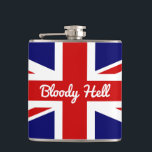 Union Jack Flagga med Funny Quote Fickplunta<br><div class="desc">Den färgstarka rödvita och blå Union Jack-flagga från Förenade kungariket visade här med ett lustigt slang svär ord citat, "Bloody Helvete". Ord blodig... är en korruption av Guds blod, en fras som användes så långt tillbaka som 1700-talet... helvetet tillkom senare. Detta idiom är ett mycket informellt och oförskämt sätt att...</div>
