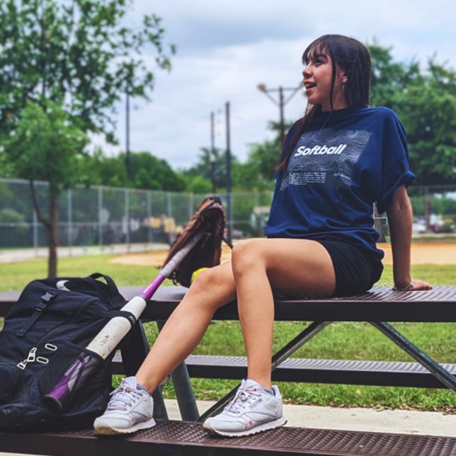 UNISEX-softball-definierad T Shirt (Skapare uppladdad)