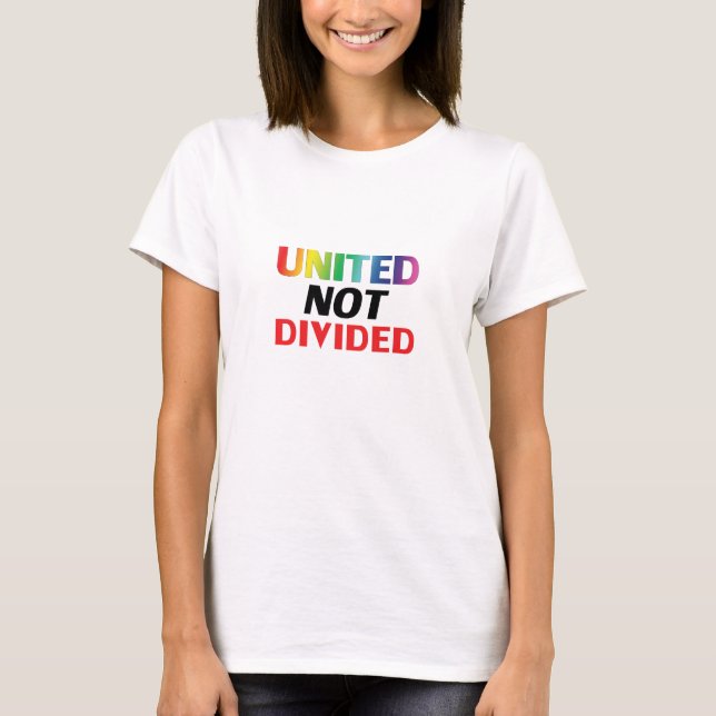 ’United Not Divided’ - lgbtq lgbt rainbow färg T Shirt (Framsida)
