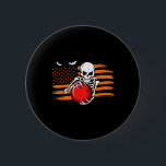 United Stater Flagga Halloween Skeleton Usa Bowlin Knapp<br><div class="desc">United Stater Flagga Halloween Skeleton Usa Bowling Player</div>