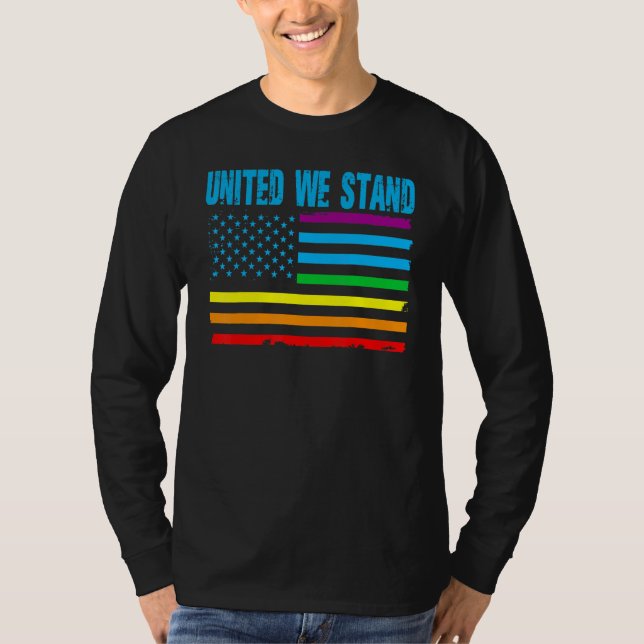 United We Stand Proud LGBT Rainbow Pride US Americ T Shirt (Framsida)