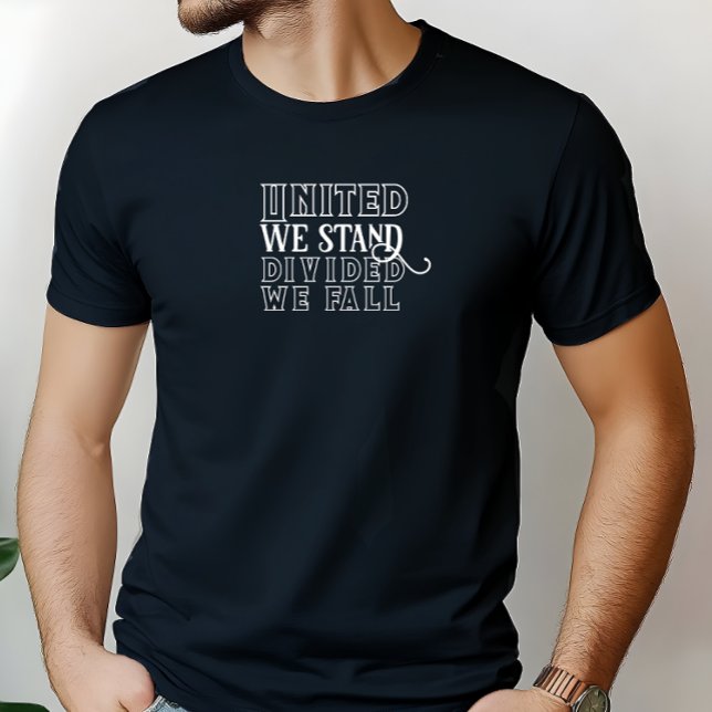 United we står vit och motiverad och säger T-Shirt (Skapare uppladdad)