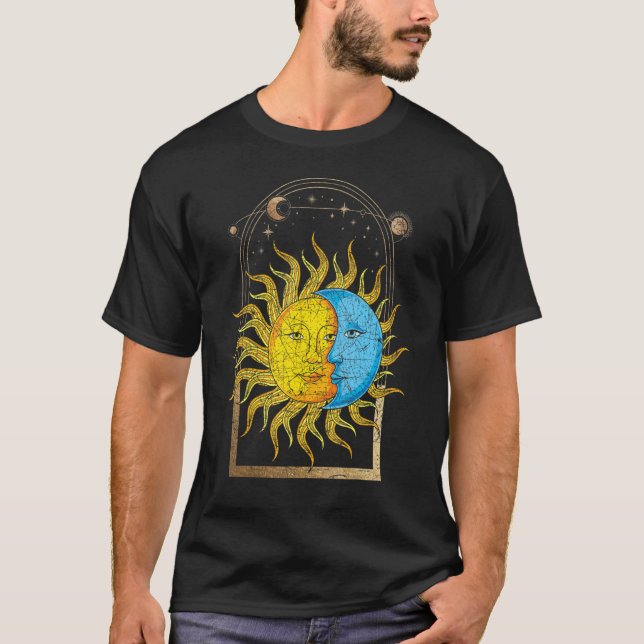 Universe Boho Måne-astronomi i kelestial kropp i S T Shirt (Framsida)