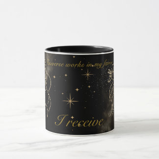 "Universe Works in My Favor"-bekräftelse Mugg