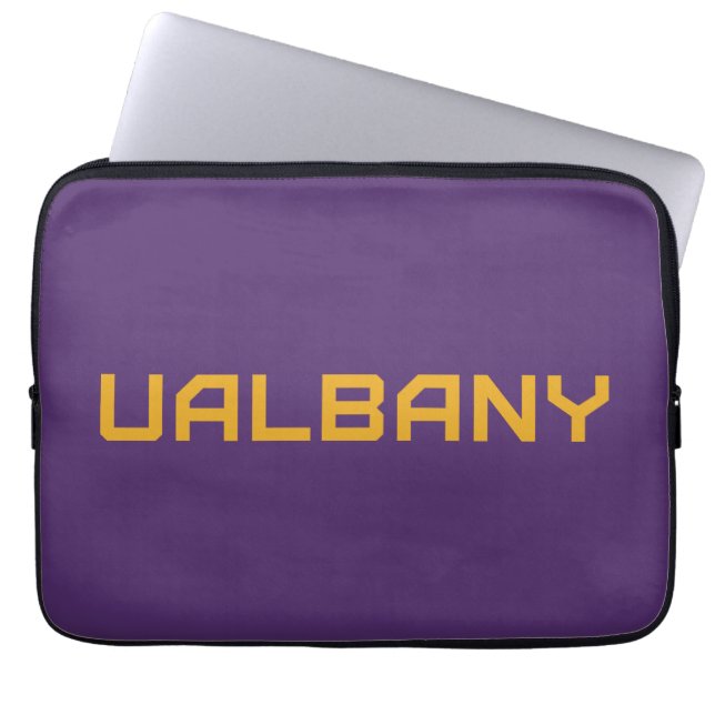 Universiteten i Albany Wordmark Laptop Fodral (Framsidan)