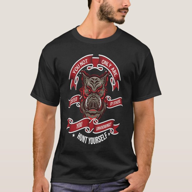 Unknowingly Hunt Yourself Animal Hunting Boar T Shirt (Framsida)