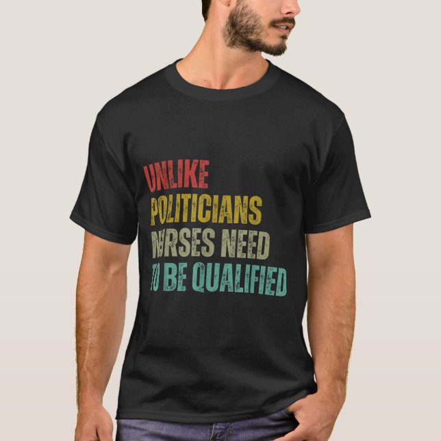 Unlike Liticians Nurses Need To Be Qualified Sarca T Shirt (Framsida)