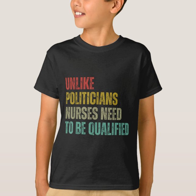 Unlike Liticians Nurses Need To Be Qualified Sarca T Shirt (Framsida)