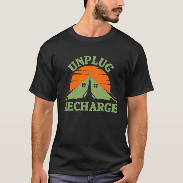 Unplug Recharge Love Camping T Shirt (Framsida)