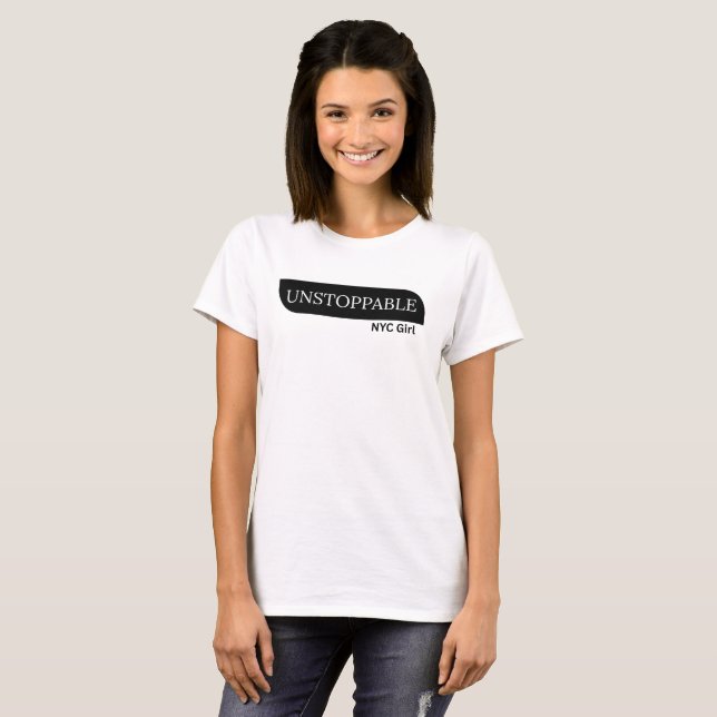 Unstoppable NYC Girl – Motivational Tee for women (Hel framsida)