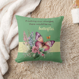Upmuntrande fjäril och blommor på grön bakgrund kudde