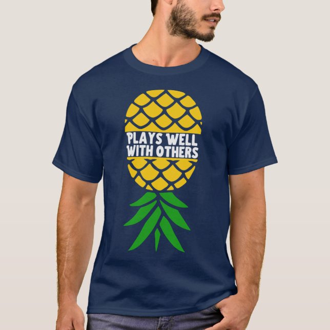 Upp och ned-vänd ananaspresent t shirt (Framsida)