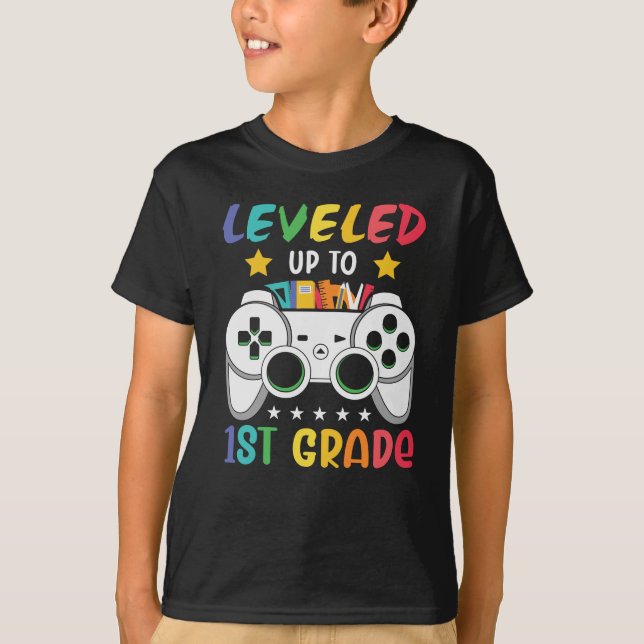 Upp till första videospelaren Klass Back to school T Shirt (Framsida)