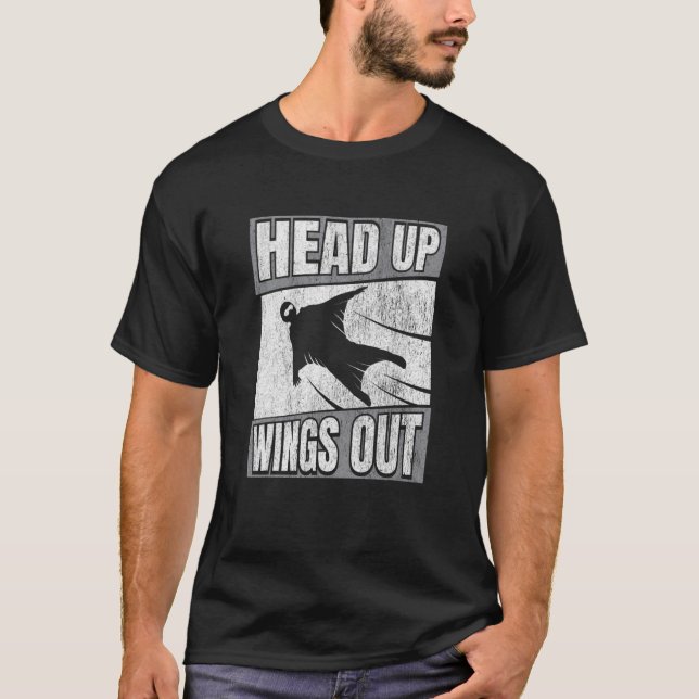 Uppåt på Vingar ut med väskor T Shirt (Framsida)