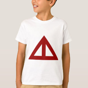 Uppdelad triangulär pil t shirt